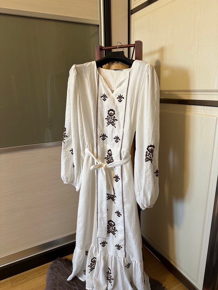 Nakışlı Beyaz Pamuklu Bohem Uzun Elbise - Görsel 2