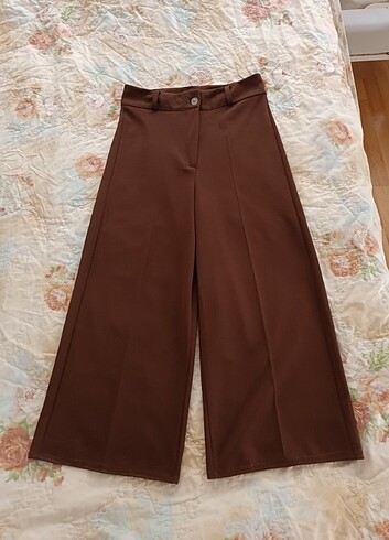 Kahverengi kısa pantolon