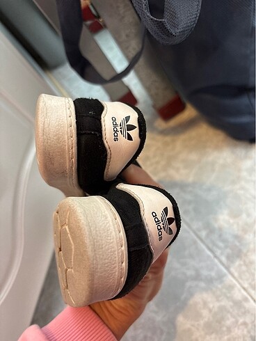 24 Beden siyah Renk Adidas spor ayakkabı