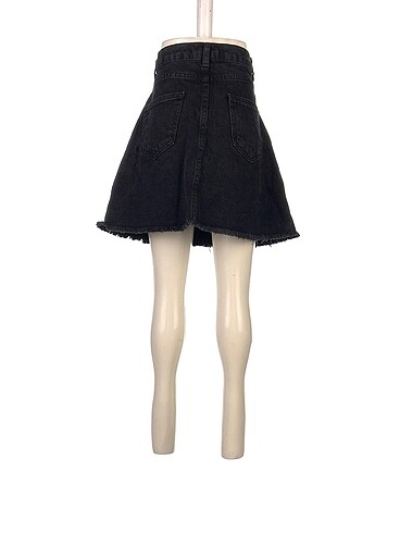 m Beden PreLoved Kısa Elbise %70 İndirimli.