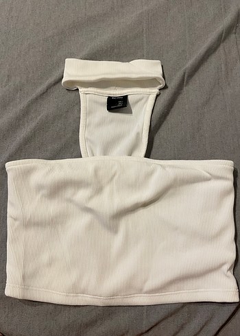Beyaz bershka crop