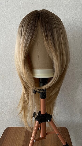 Gerçek saç dokusunda sıfır sarı peruk - Görsel 6