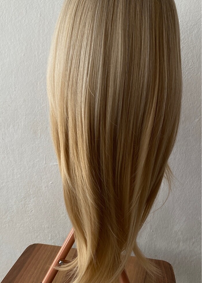 Gerçek saç dokusunda sıfır sarı peruk - Görsel 4