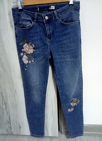 LCW Jean pantolon çiçek detaylı????