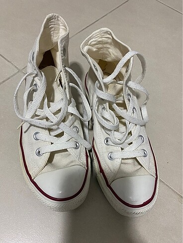 Beyaz converse