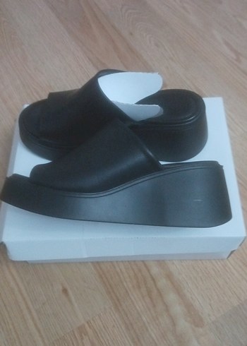 Siyah Dolgu Topuklu deri Kadın Terlik - Görsel 2