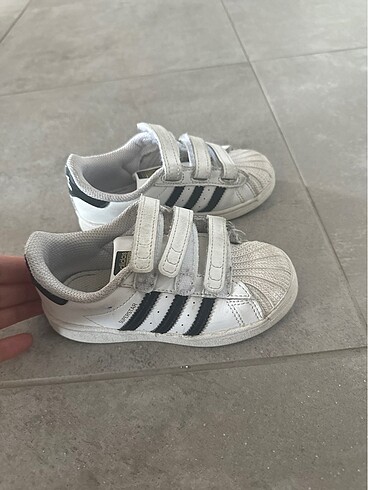 Adidas Ürün temiz genel olarak kreşte giyildi ..