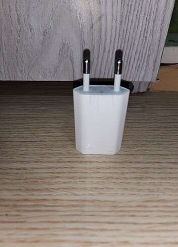 Apple 5 W USB Şarj Adaptörü
