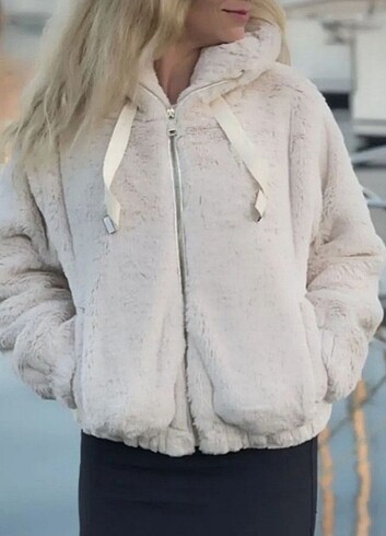 PELUŞ MONT
