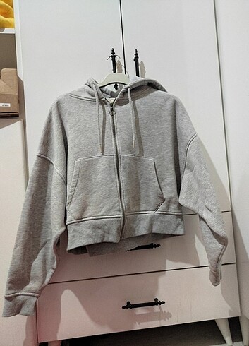 CROP KAPŞONLU SWEATSHİRT 