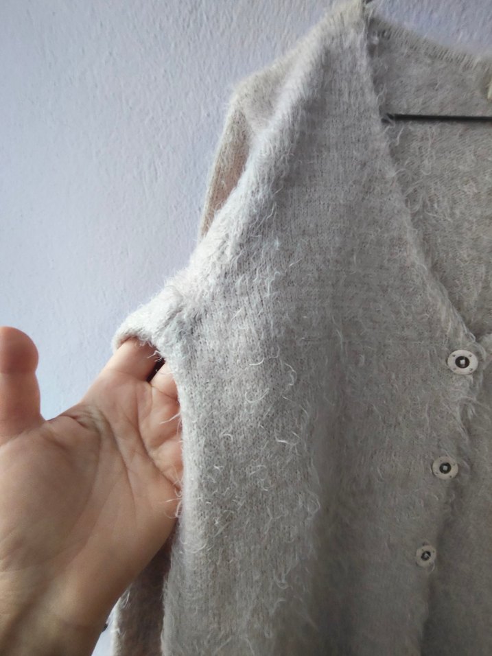 Bej V Yaka Örgü Hırka - Görsel 4