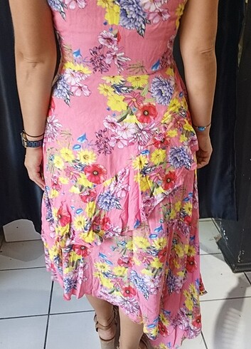 H&m renkli dökümlü elbise - Görsel 3