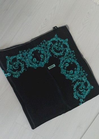 Siyah Drapeli Kadın İpek Şal AKER - Görsel 2