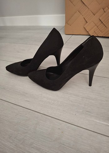 Siyah Süet Stiletto Topuklu Kadın Ayakkabı