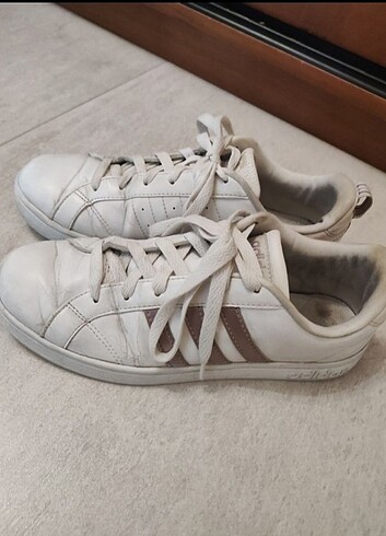 38,5 Beden Adidas Advantage Kadın Spor Ayakkabi