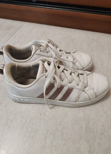 38,5 Beden beyaz Renk Adidas Advantage Kadın Spor Ayakkabi