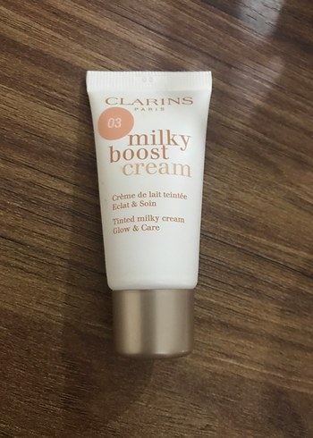 Clarins Milky Boost BB Krem 15 ml - Görsel 2