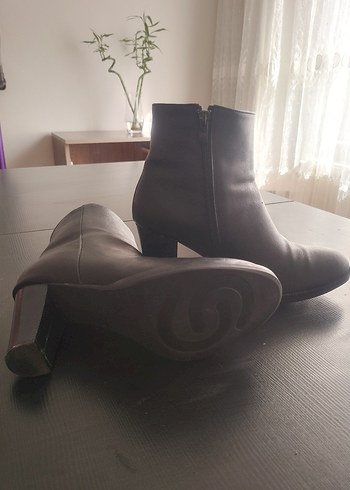 39 Beden siyah Renk Siyah Deri Topuklu Kadın Bot