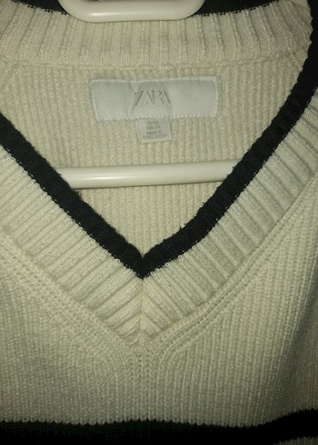 V Yaka Çizgili Örgü Kazak 12 13 yas zara marka - Görsel 2