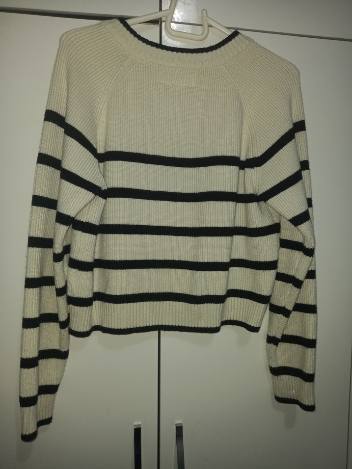 V Yaka Çizgili Örgü Kazak 12 13 yas zara marka - Görsel 4