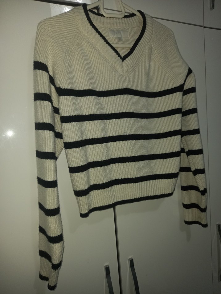 V Yaka Çizgili Örgü Kazak 12 13 yas zara marka - Görsel 3