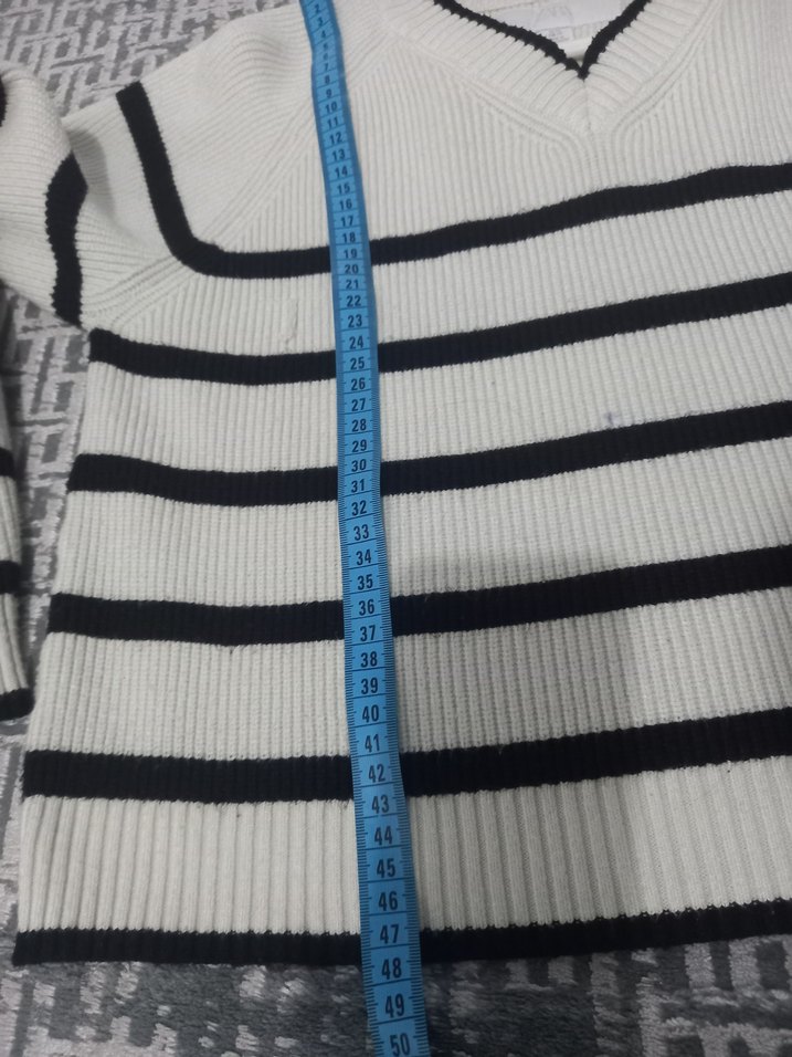 V Yaka Çizgili Örgü Kazak 12 13 yas zara marka - Görsel 5