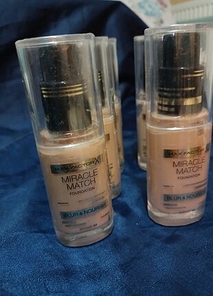 Max Factor Miracle Match