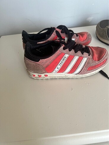 Adidas Adidas nar çiçeği