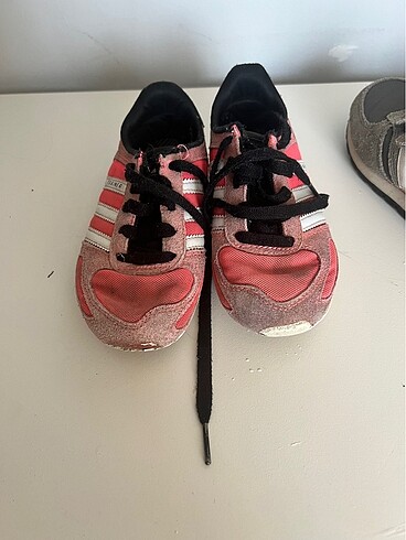 Adidas nar çiçeği