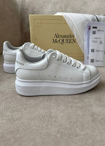 Alexander MCQUEEN..