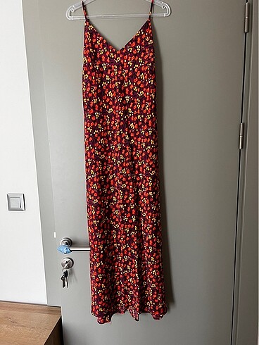 Zara Çiçek Desenli Saten Elbise