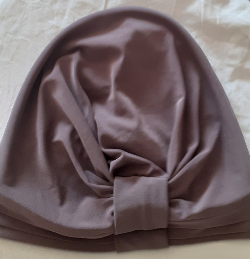 Bej Kadın Bone Drapeli Modern Tasarım - Görsel 2