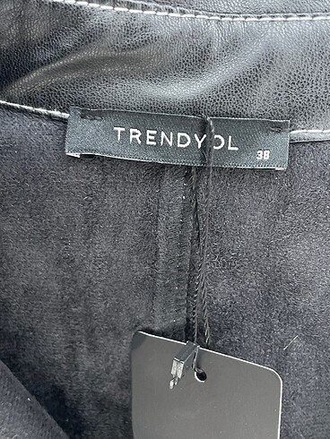 38 Beden siyah Renk Trendyol & Milla Kısa Elbise %70 İndirimli.