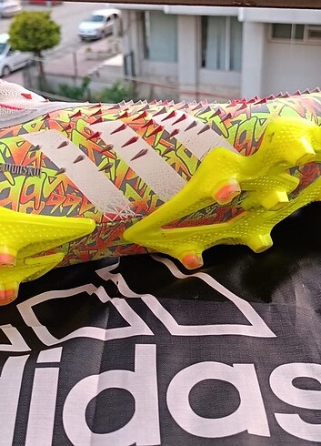 Adidas çivili krampon