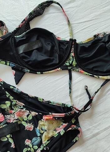 m Beden Siyah çiçek desenli bikini takımi