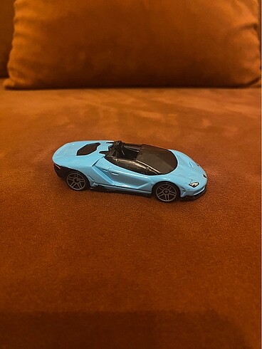  Beden Lamborghini centenario