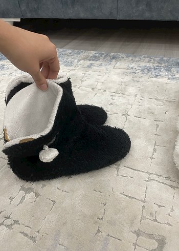 Kız Çocuk Siyah Peluş Ev Terliği - Görsel 2