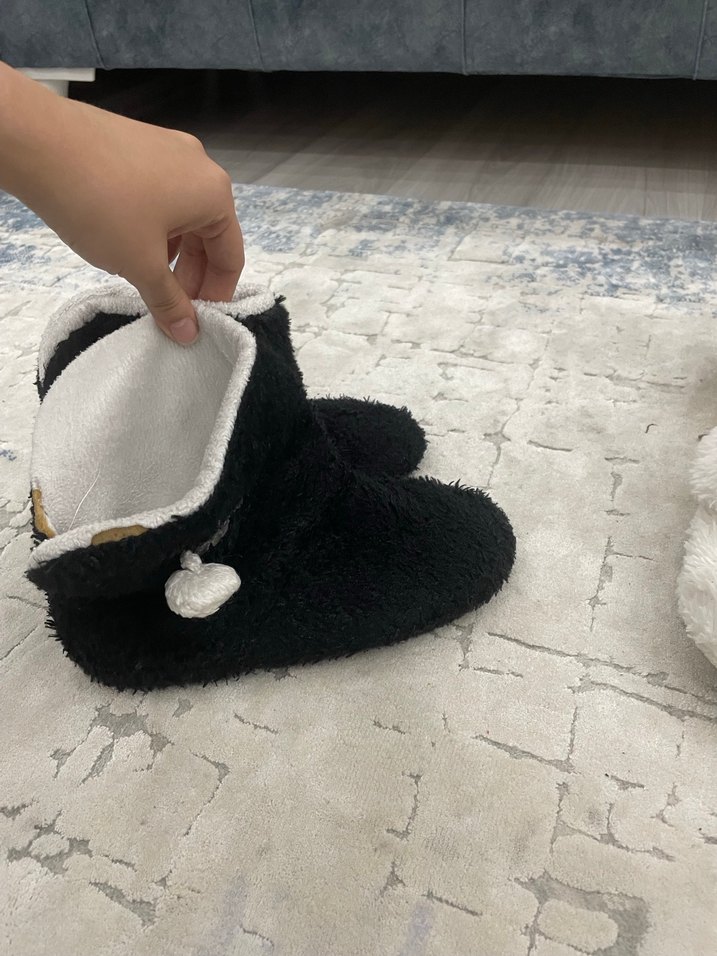 Kız Çocuk Siyah Peluş Ev Terliği - Görsel 2