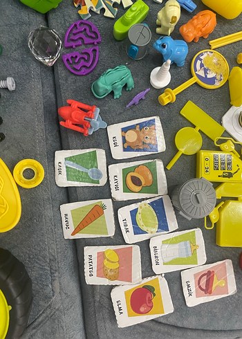 Renkli Karışık Oyuncak Parçaları - Görsel 8