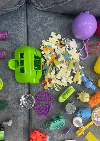 Renkli Karışık Oyuncak Parçaları - Görsel 9