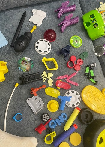 Renkli Karışık Oyuncak Parçaları - Görsel 10