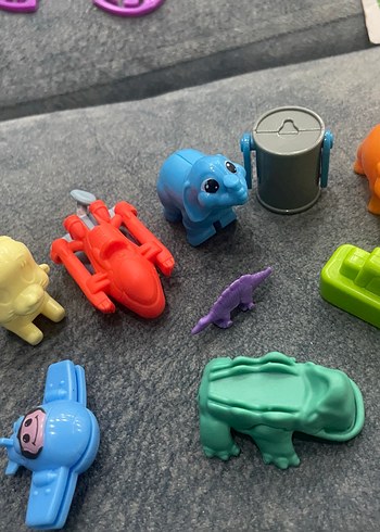 Renkli Karışık Oyuncak Parçaları - Görsel 16