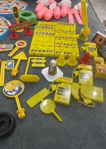 Renkli Karışık Oyuncak Parçaları - Görsel 5