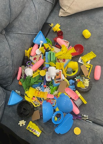 Renkli Karışık Oyuncak Parçaları - Görsel 2