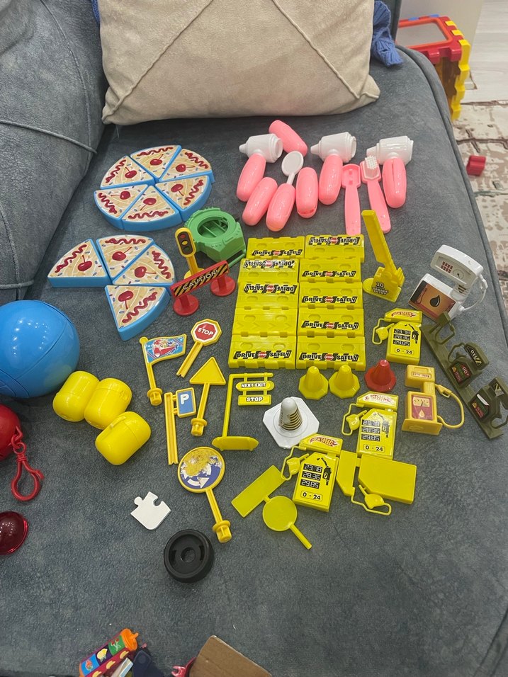 Renkli Karışık Oyuncak Parçaları - Görsel 4