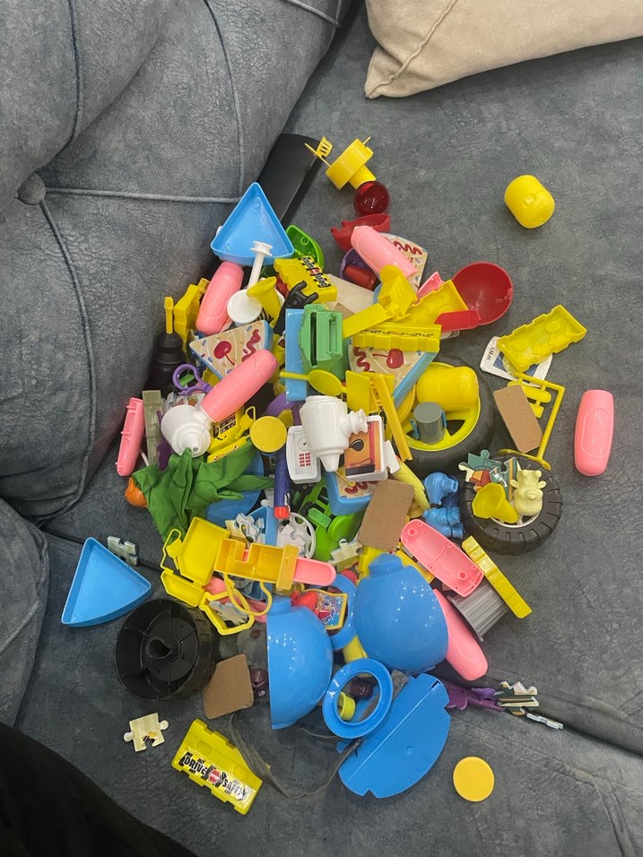 Renkli Karışık Oyuncak Parçaları - Görsel 2