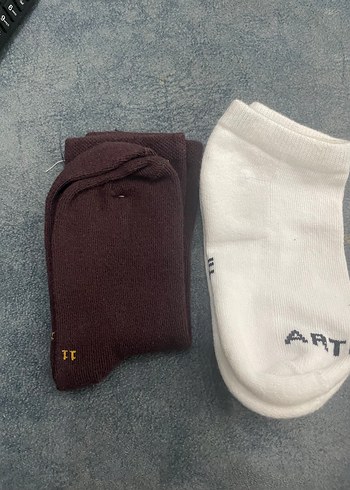 Nakışlı Kahverengi ve Beyaz Erkek Çorapları - Görsel 2