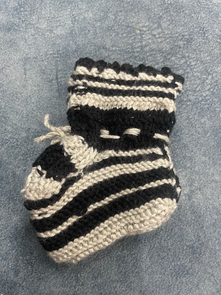 Bohem Tarz Beyaz Gri Zebralı Erkek Bebek Patik - Görsel 2