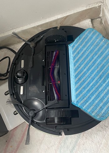 Beyaz ve gri robot süpürge - Görsel 4