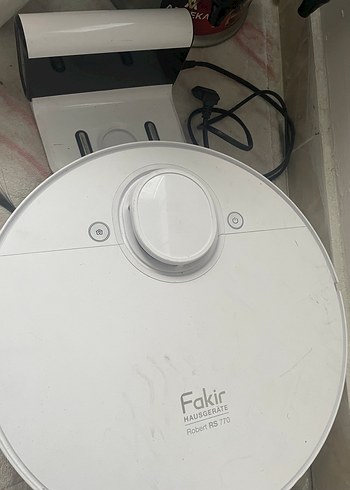 Beyaz ve gri robot süpürge - Görsel 3